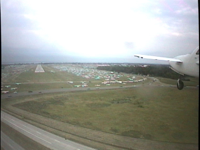 File:FinalApproach9OSH.jpg